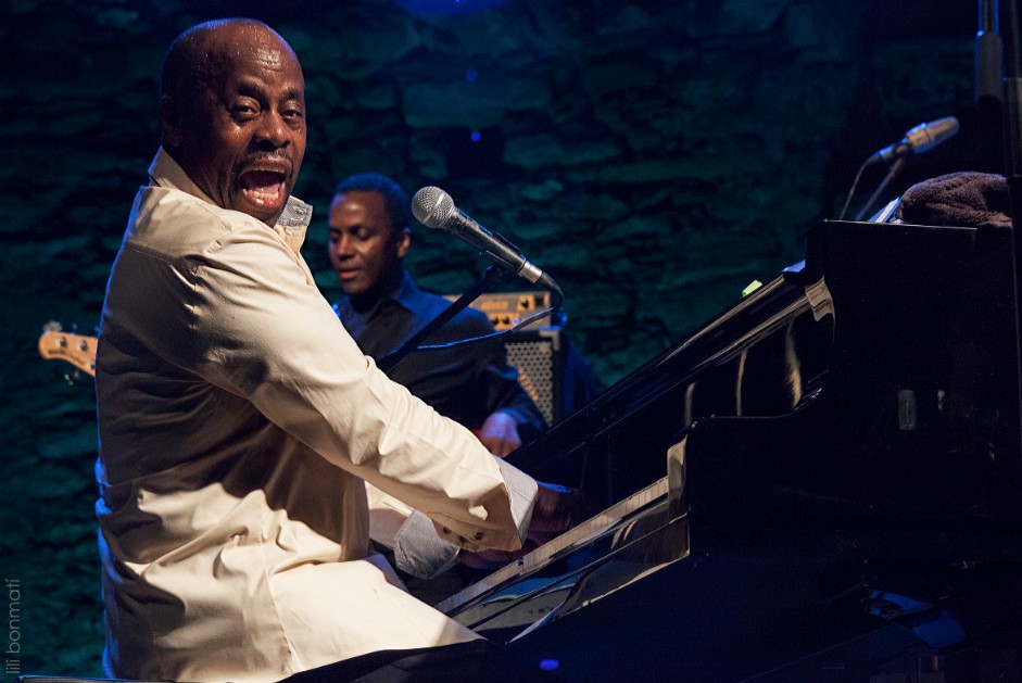 LONDON COMMUNITY GOSPEL CHOIR 4 np